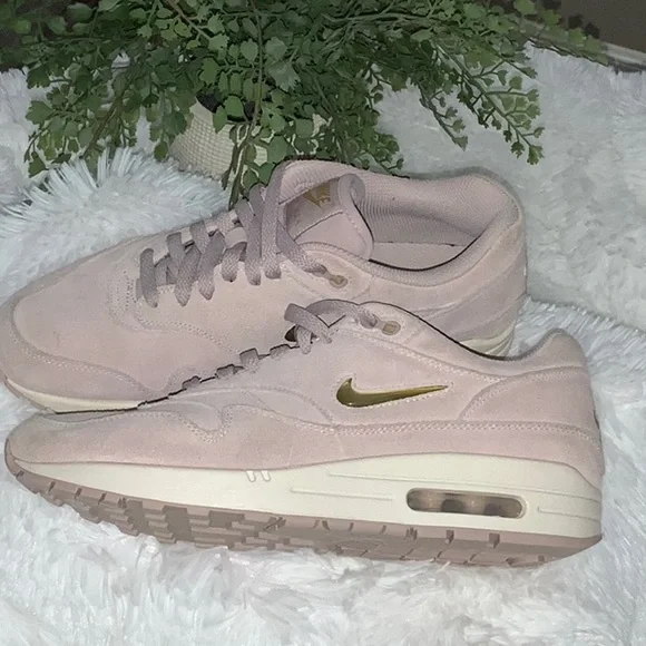 Nike Air Max mens size in Rare Jewel Particle Rose